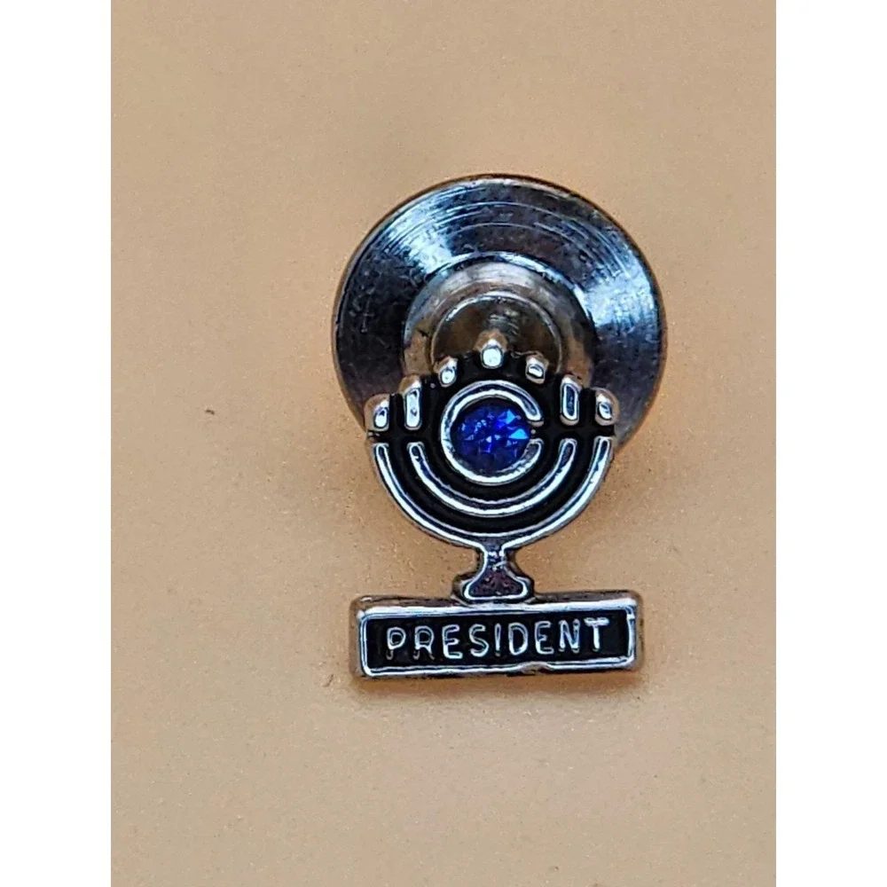 Vtg PRESIDENT 925 Sterling Silver Menorah Design Blue Center Stone Pin Brooch